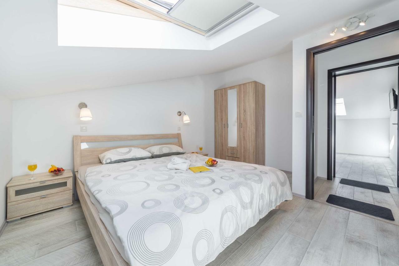 Apartments The Heart Of Croatia Pirovac Exterior foto