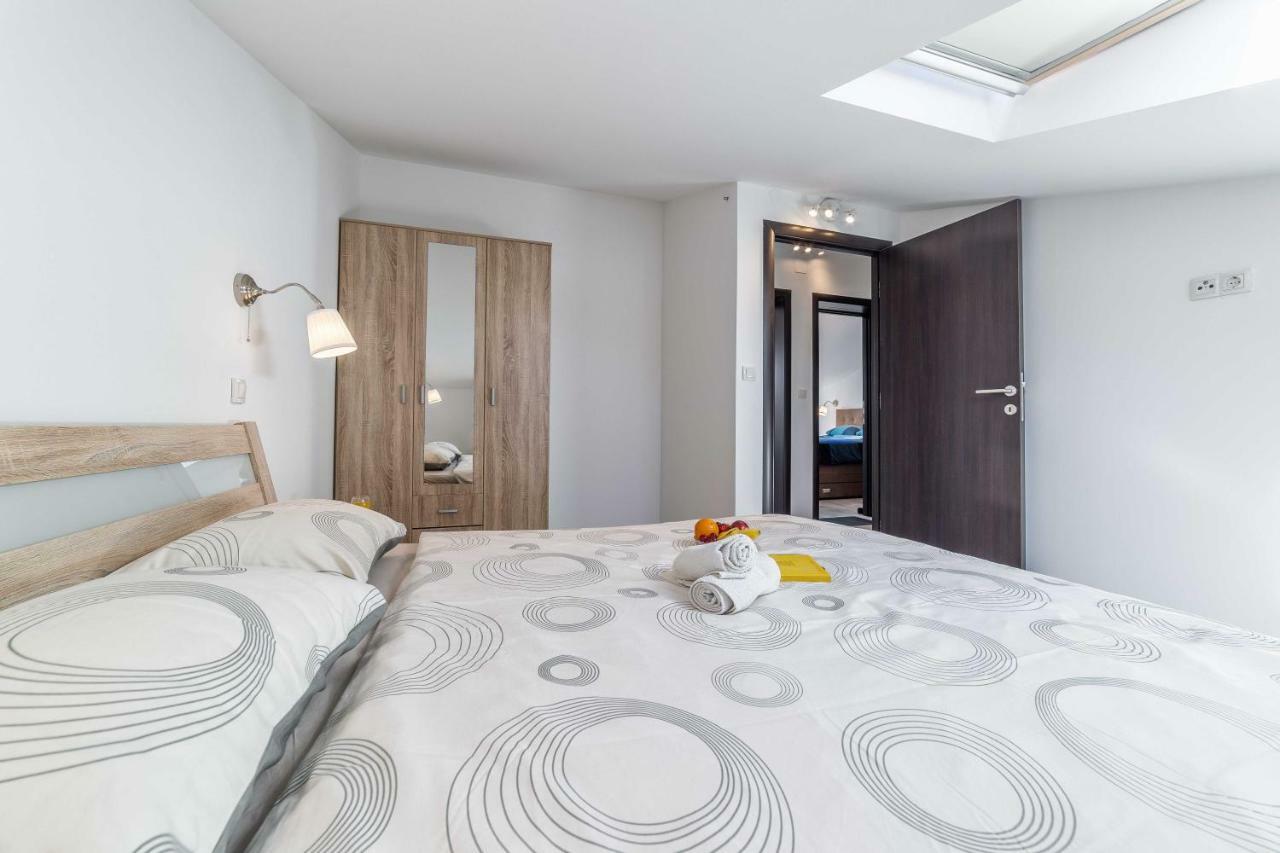 Apartments The Heart Of Croatia Pirovac Exterior foto