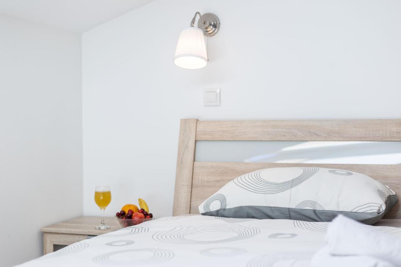 Apartments The Heart Of Croatia Pirovac Exterior foto